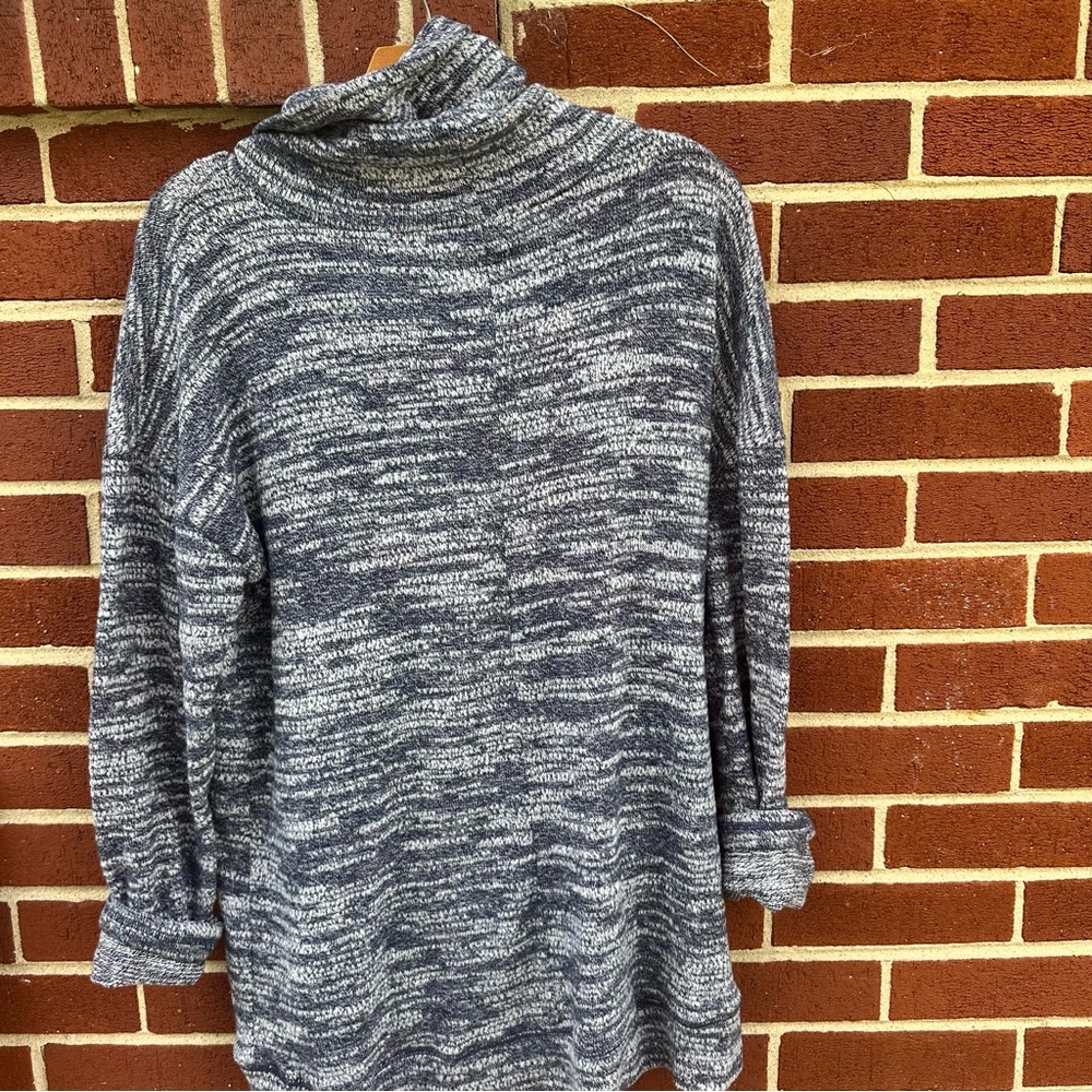4/$20 Aerie Oversized Mock Neck Sweatshirt - Picture 3 of 3